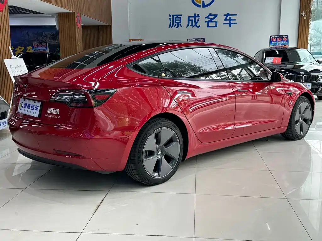 Tesla Model 3 — фото 7