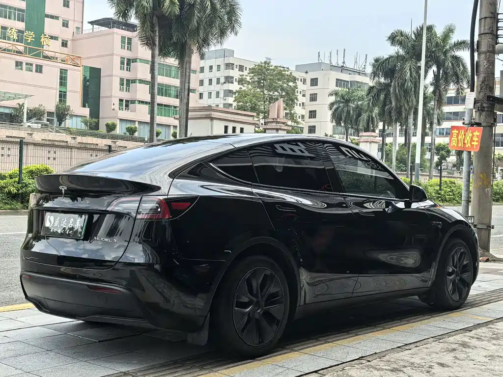 Tesla Model Y — фото 4