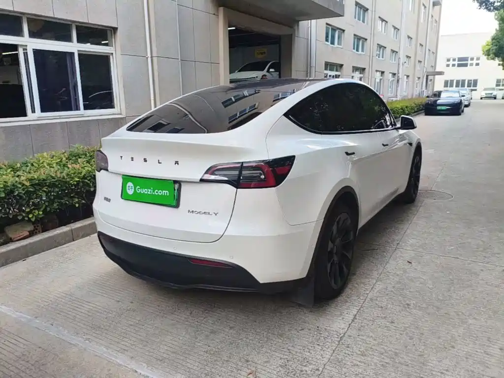Tesla Model Y — фото 5