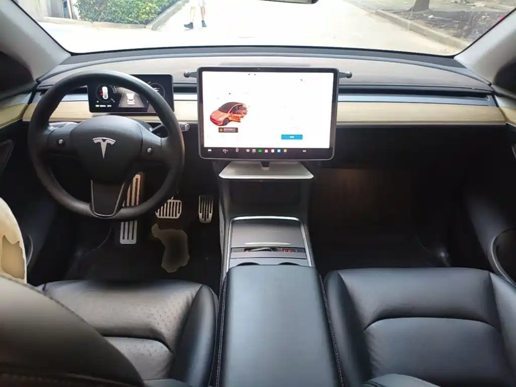 Tesla Model Y — фото 6