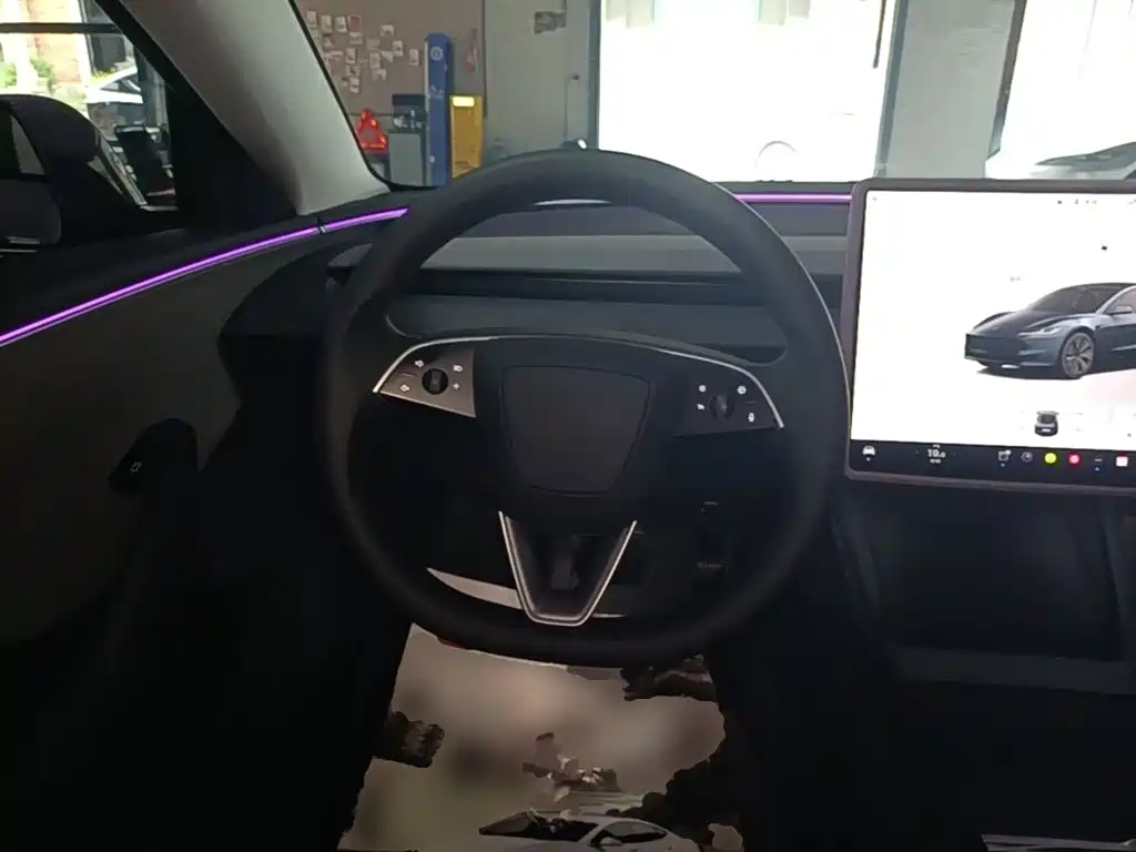 Tesla Model 3 — фото 11