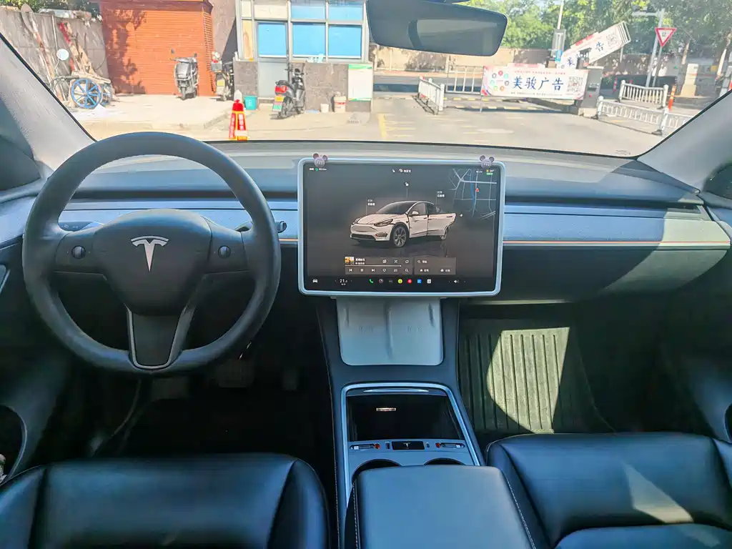 Tesla Model Y — фото 8
