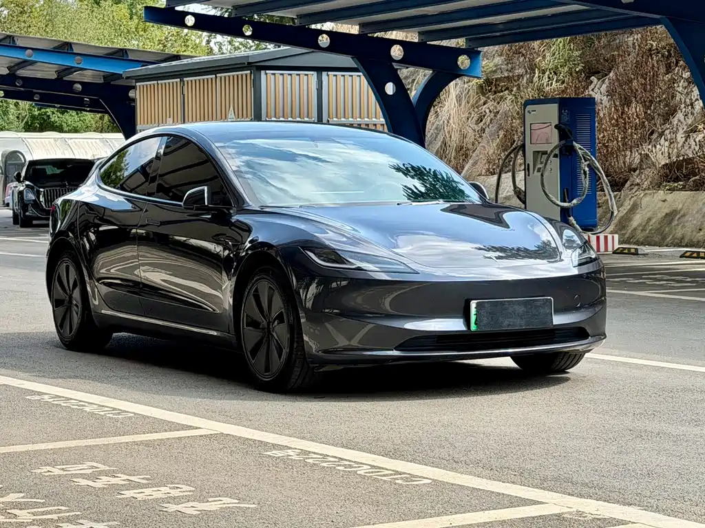 Tesla Model 3 — фото 3