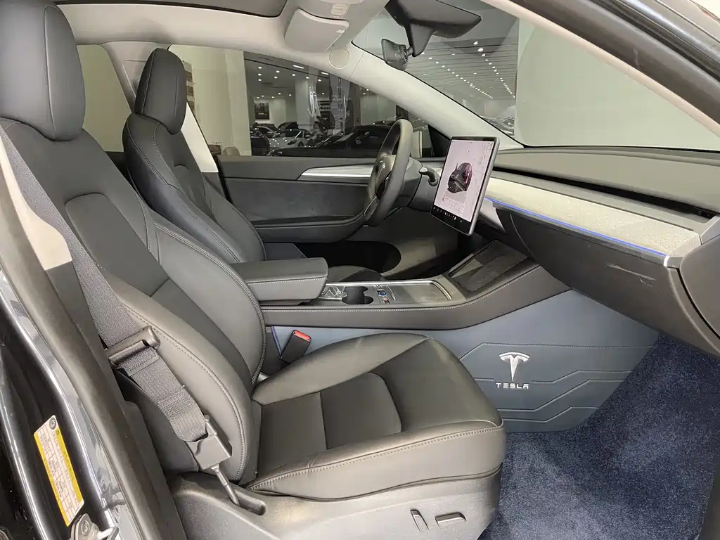 Tesla Model Y — фото 10