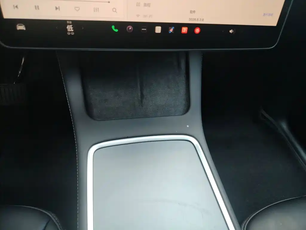 Tesla Model Y — фото 15