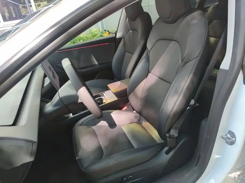Tesla Model 3 — фото 11