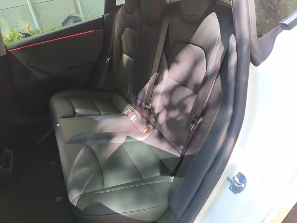 Tesla Model 3 — фото 13