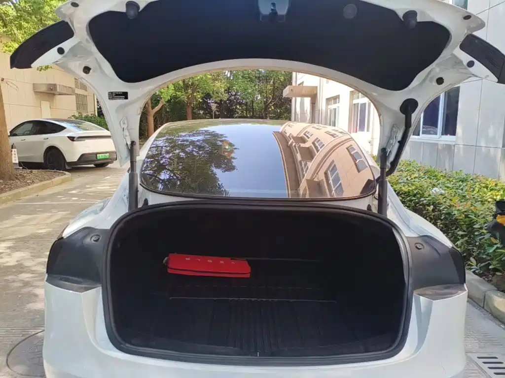 Tesla Model 3 — фото 15