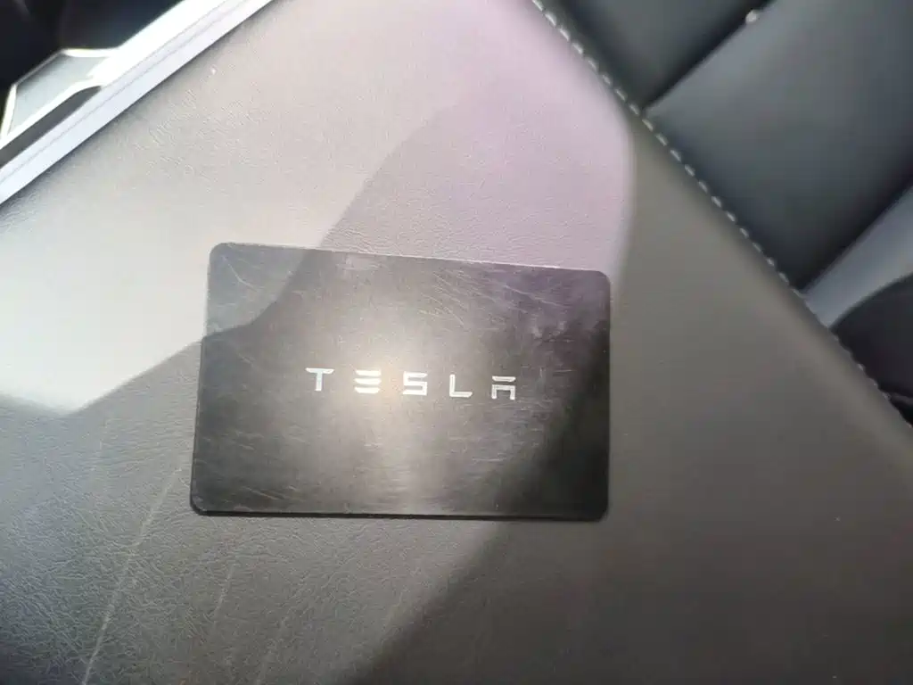 Tesla Model 3 — фото 17