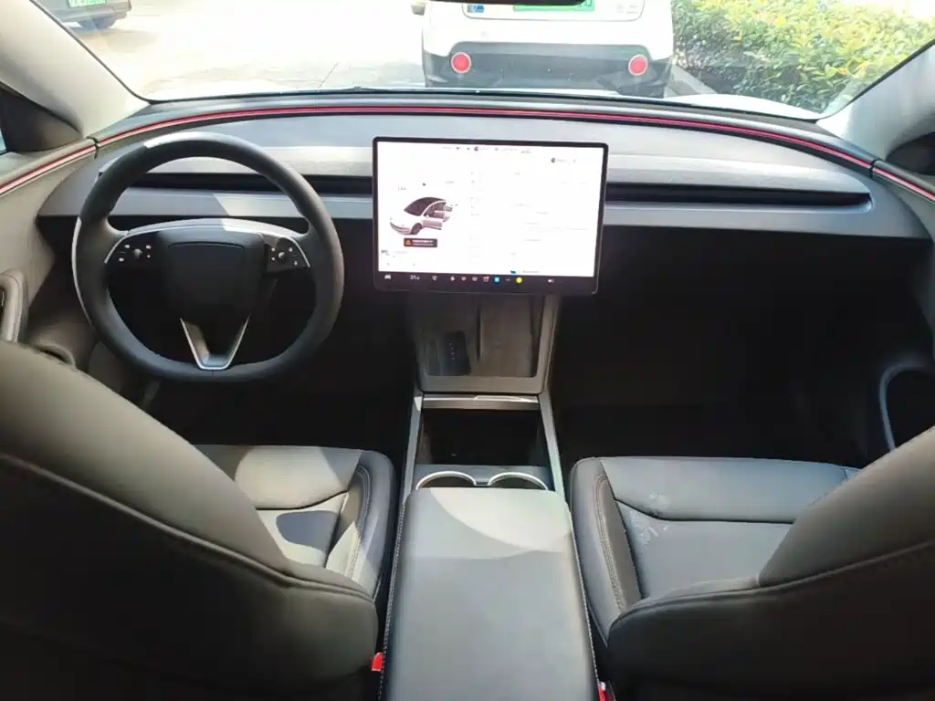 Tesla Model 3 — фото 6