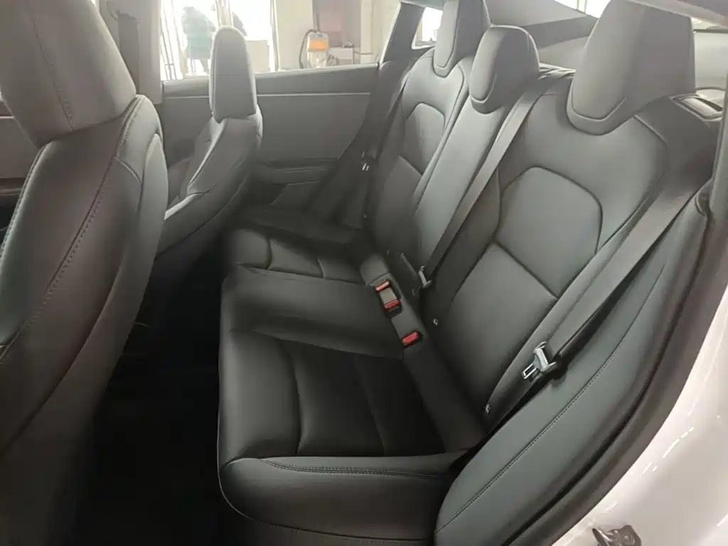 Tesla Model 3 — фото 17
