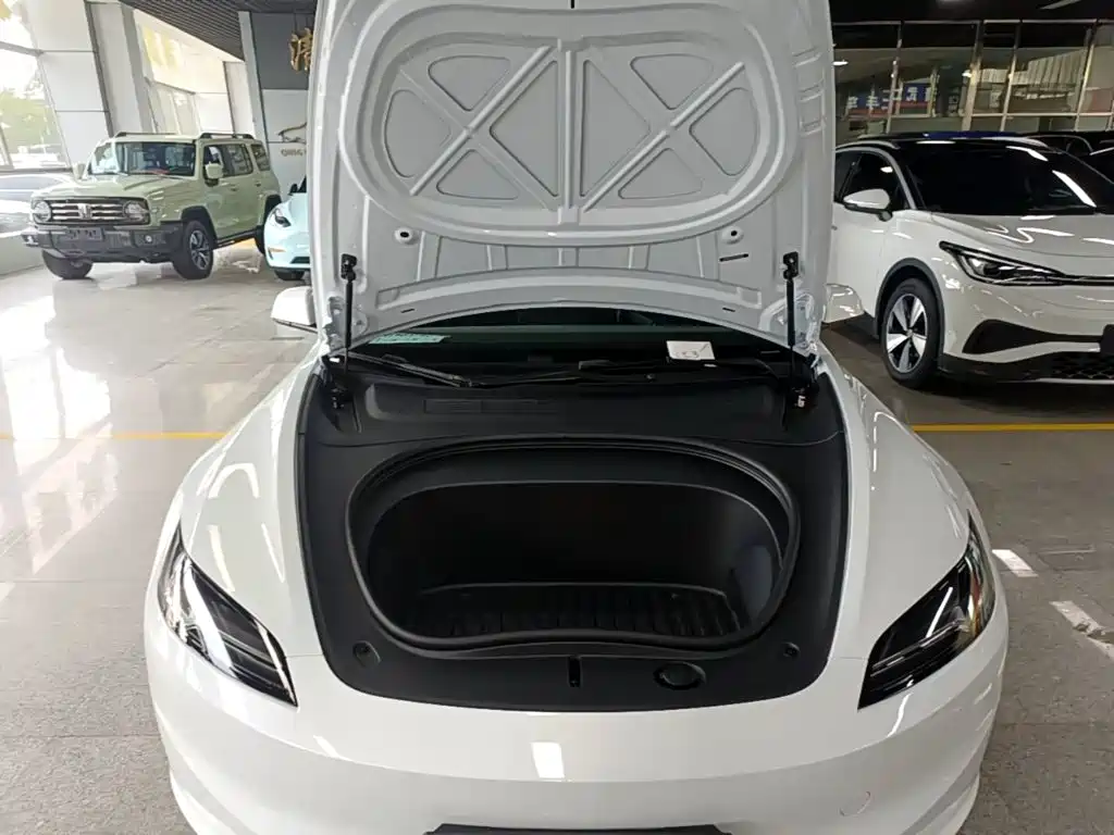 Tesla Model 3 — фото 20