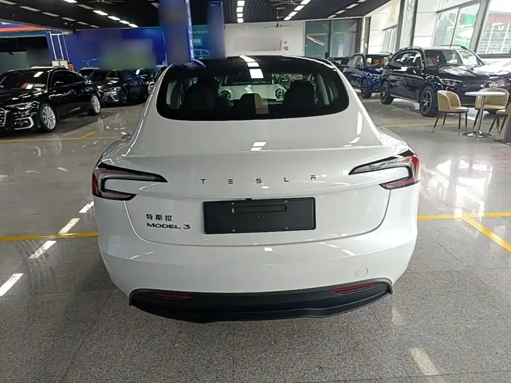 Tesla Model 3 — фото 6