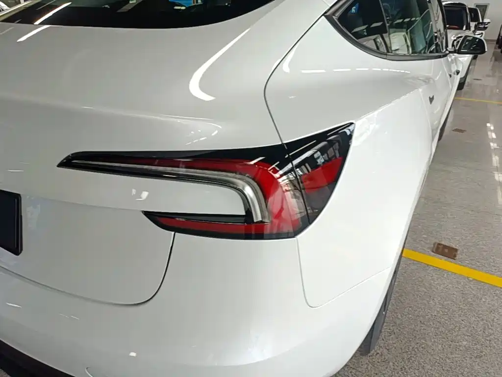 Tesla Model 3 — фото 8