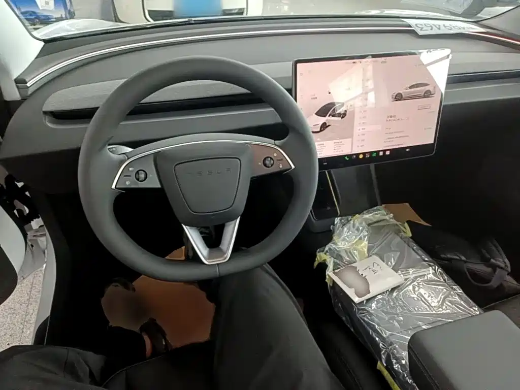 Tesla Model 3 — фото 10