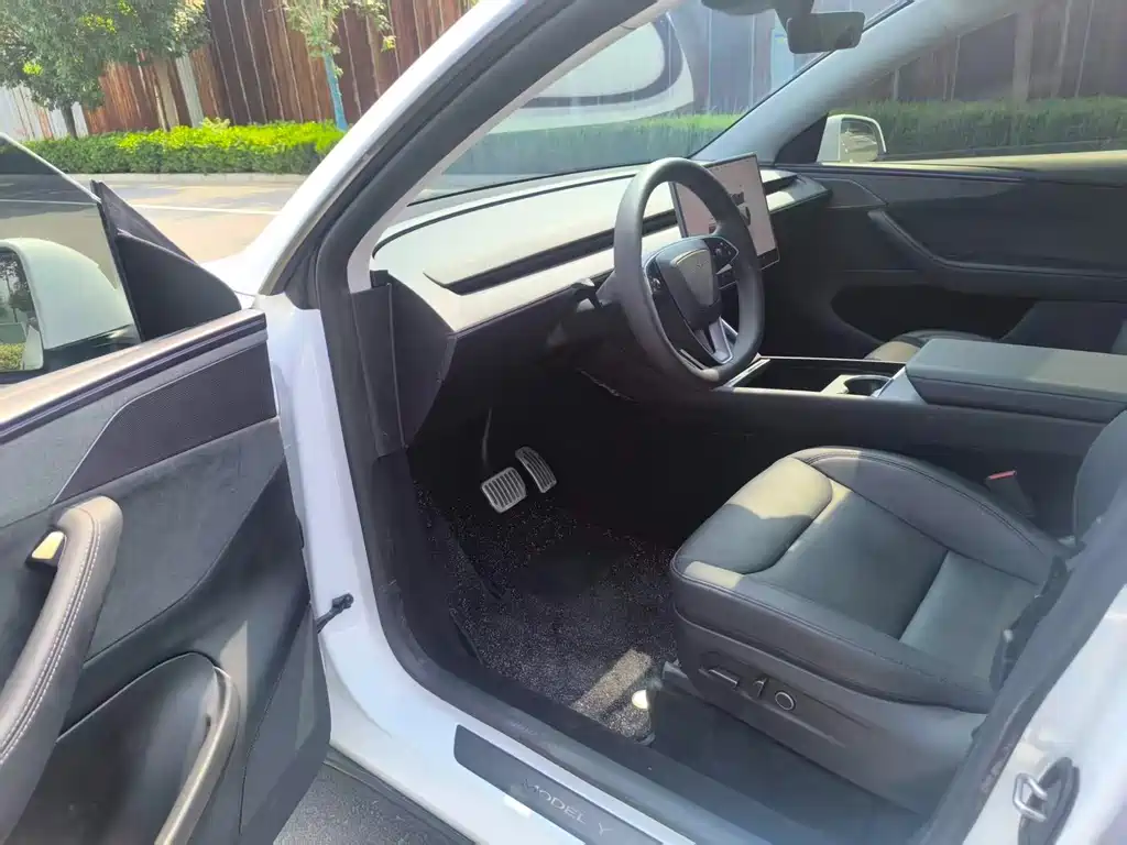 Tesla Model Y — фото 4