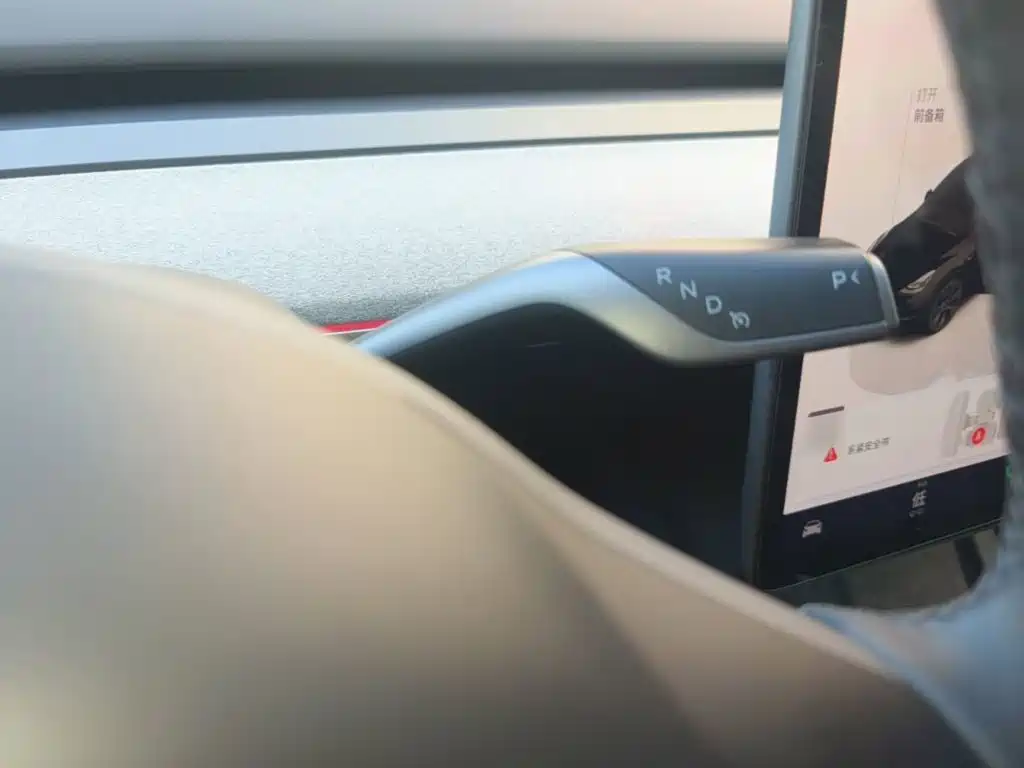 Tesla Model Y — фото 14