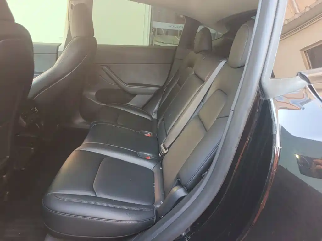 Tesla Model Y — фото 17