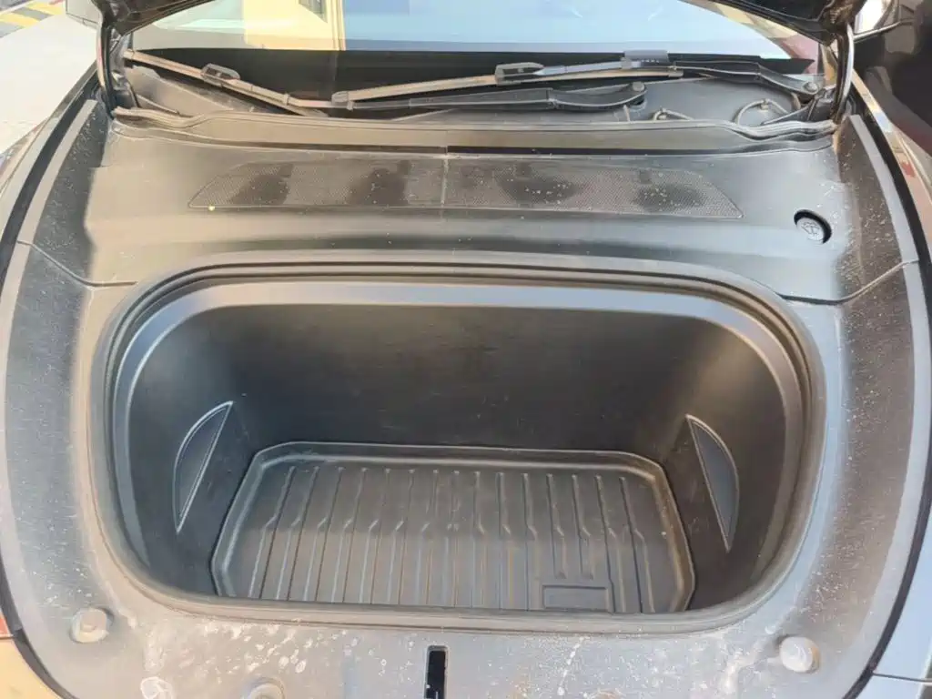 Tesla Model Y — фото 20