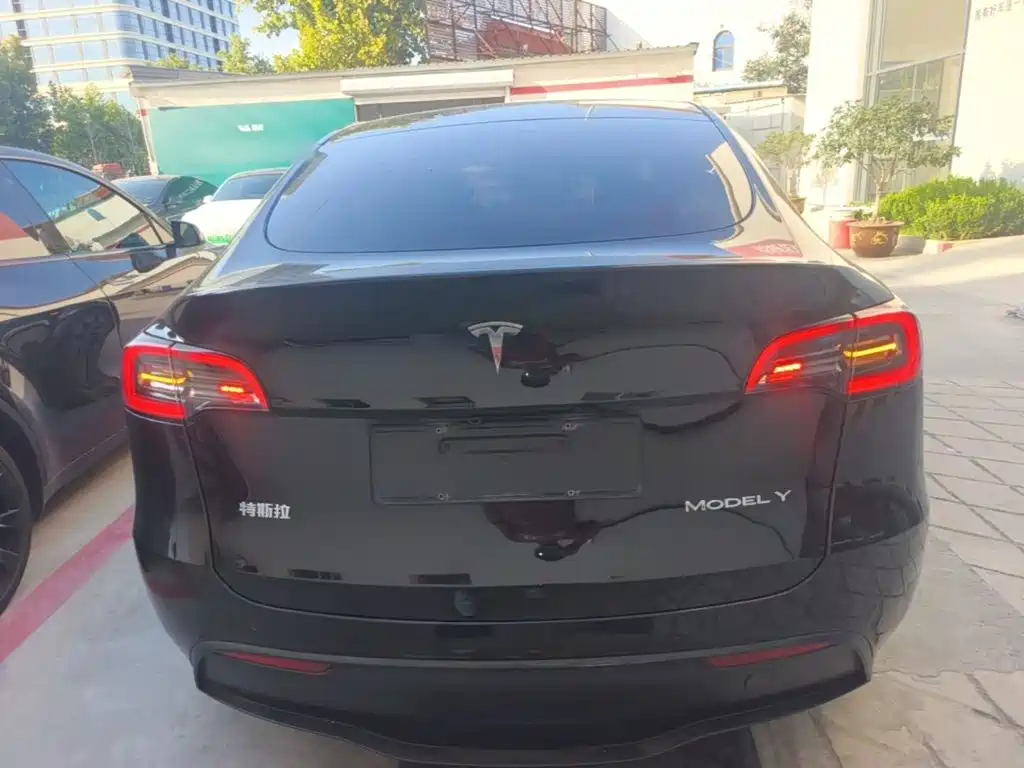 Tesla Model Y — фото 6