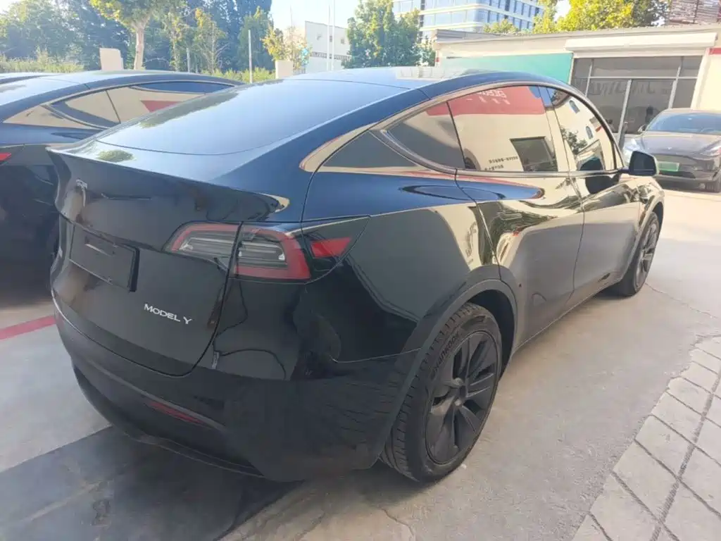 Tesla Model Y — фото 7