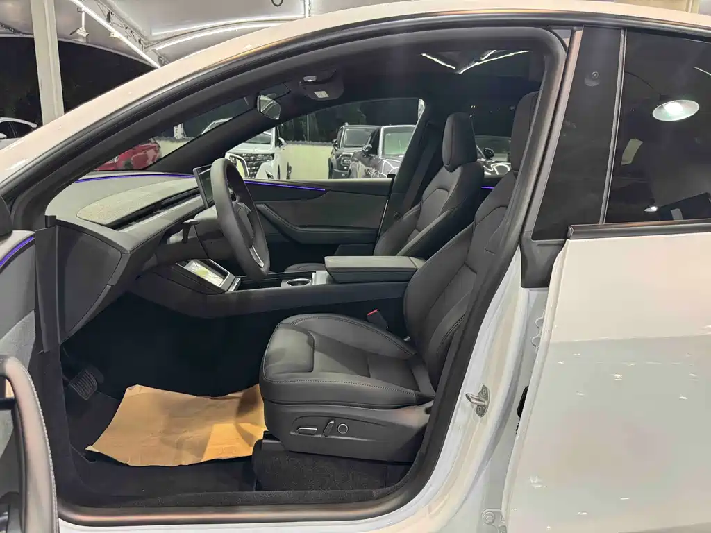 Tesla Model Y — фото 14