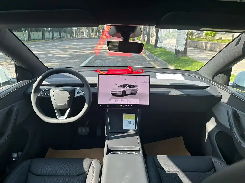 Tesla Model Y — фото 6