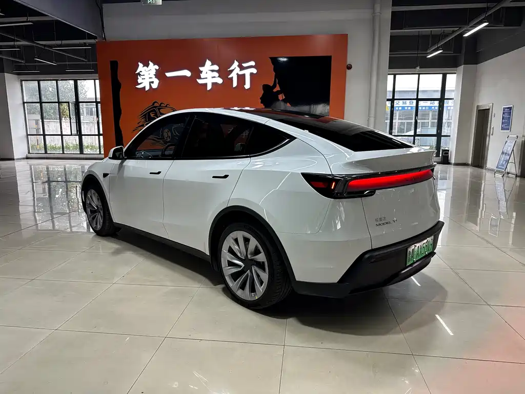 Tesla Model Y — фото 4
