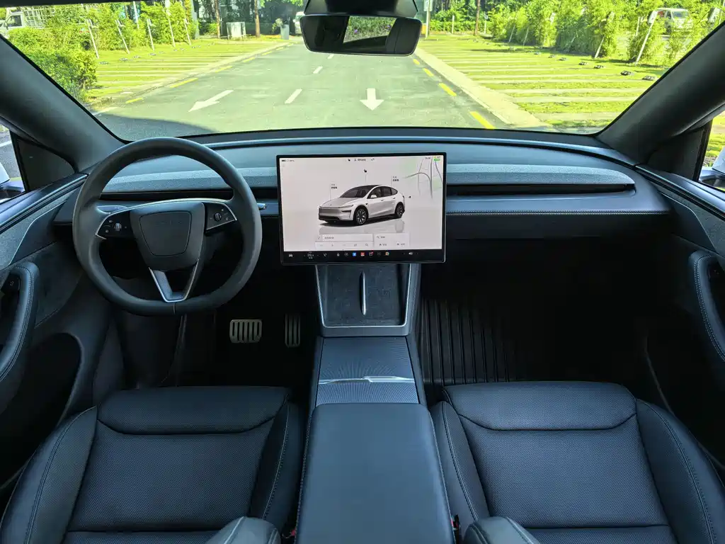 Tesla Model Y L — фото 6