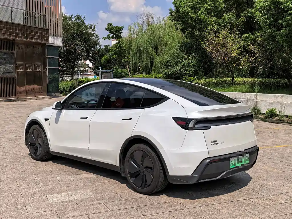 Tesla Model Y — фото 4