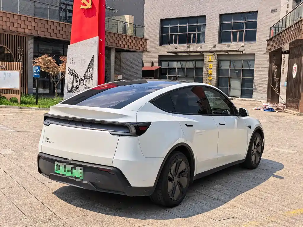 Tesla Model Y — фото 5