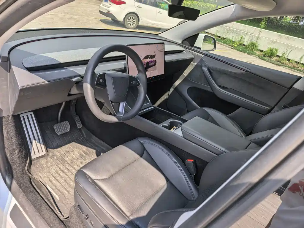 Tesla Model Y — фото 7