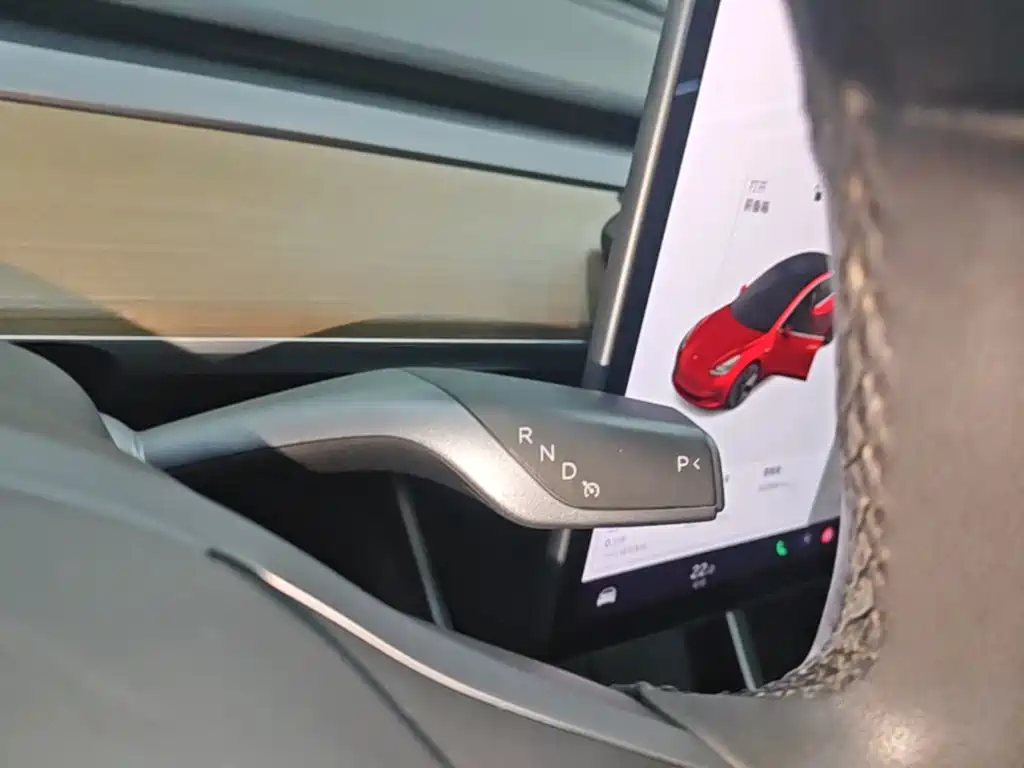 Tesla Model 3 — фото 14