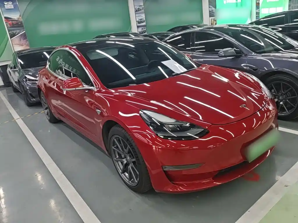 Tesla Model 3 — фото 4