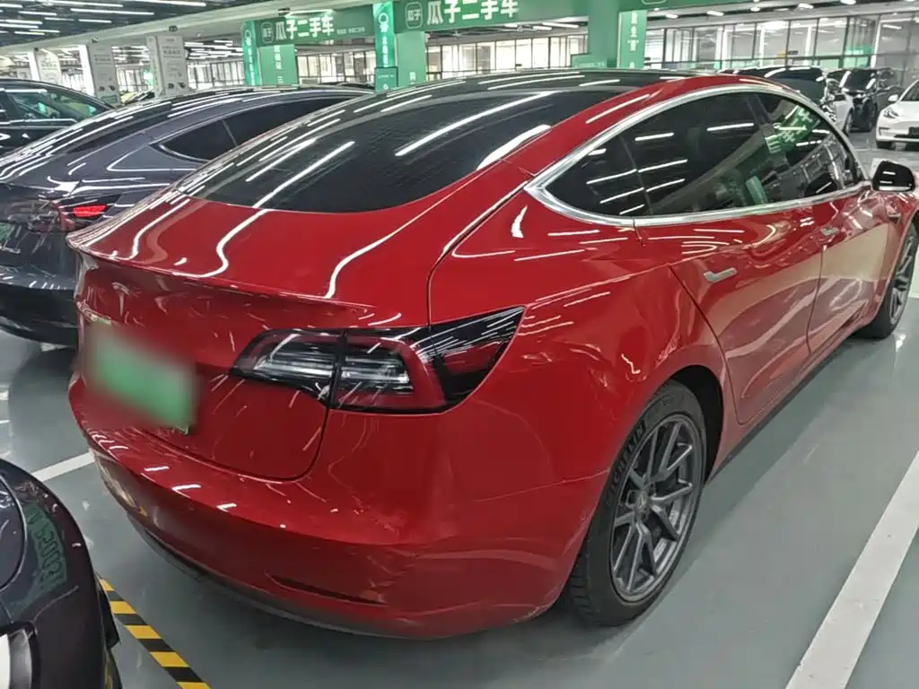 Tesla Model 3 — фото 7