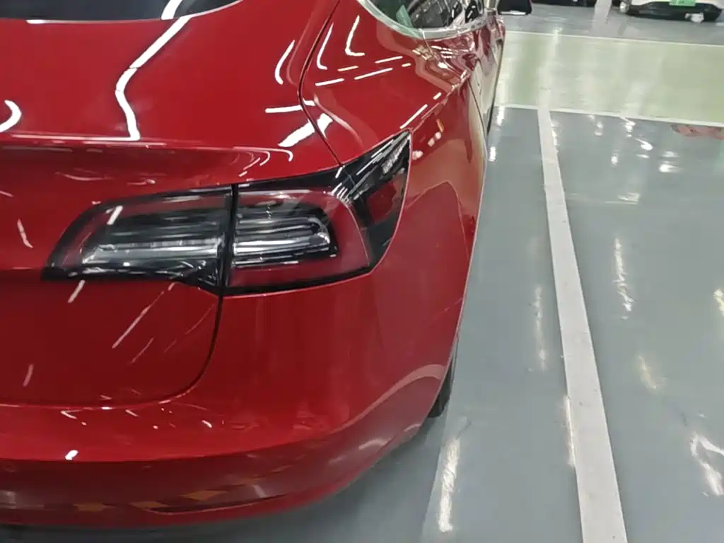 Tesla Model 3 — фото 8