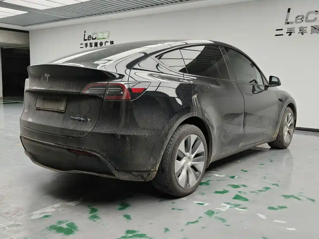 Tesla Model Y — фото 4