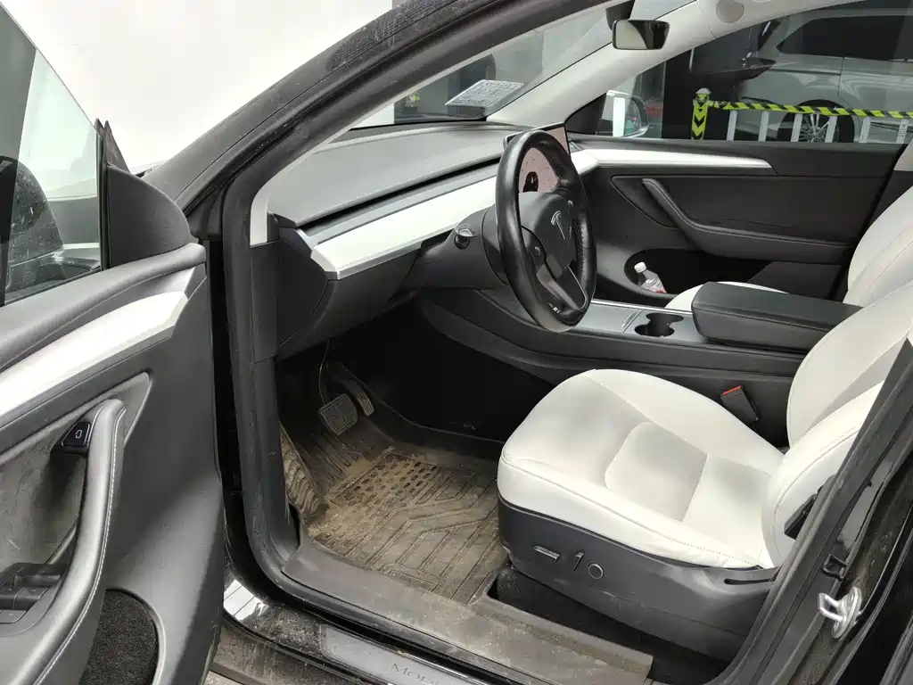 Tesla Model Y — фото 7