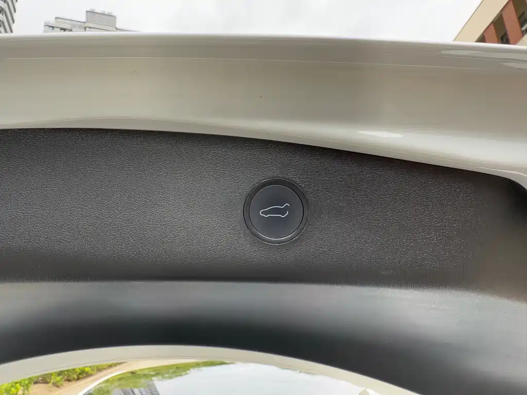 Tesla Model 3 — фото 18