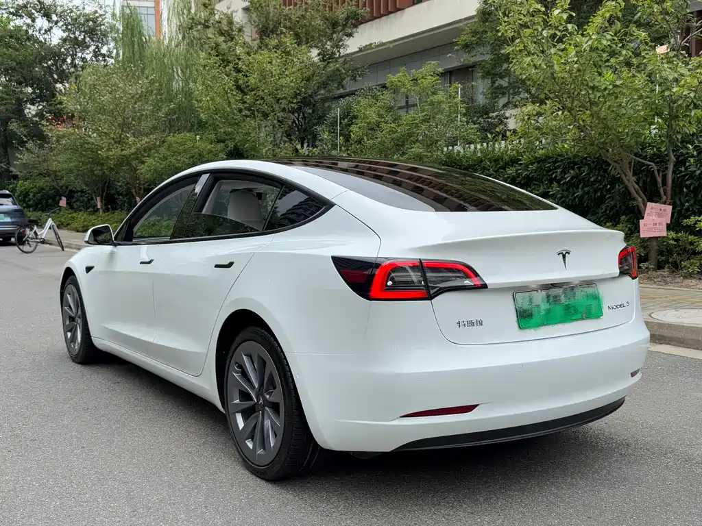 Tesla Model 3 — фото 4