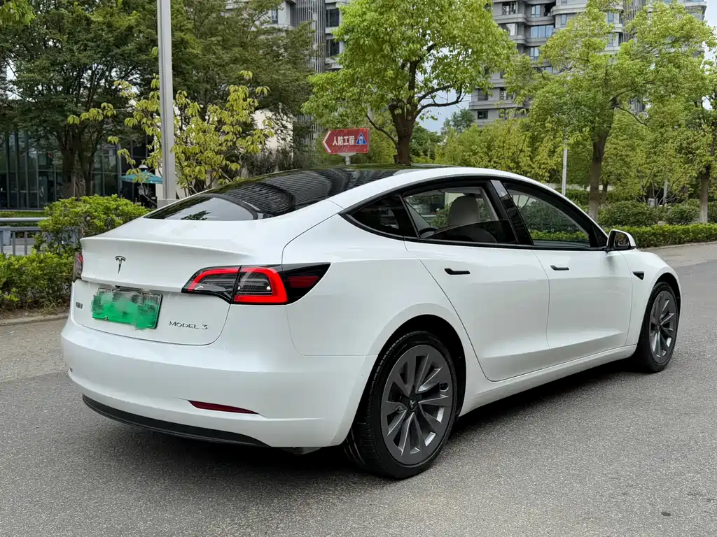 Tesla Model 3 — фото 6