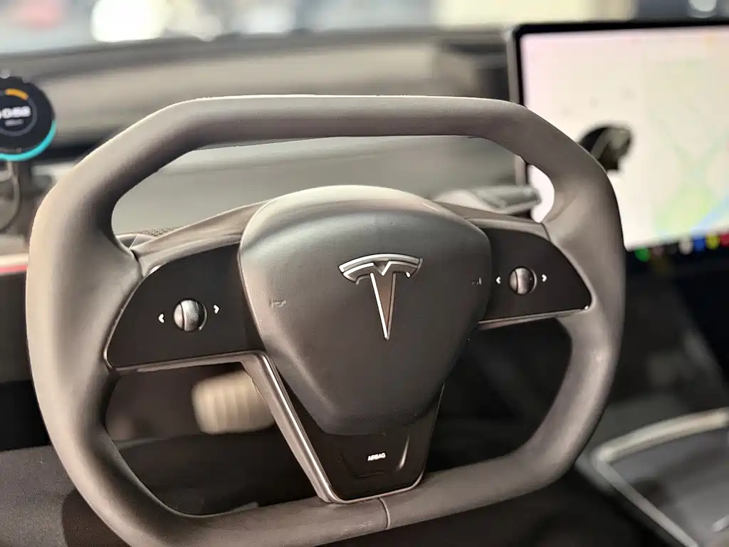 Tesla Model 3 — фото 11