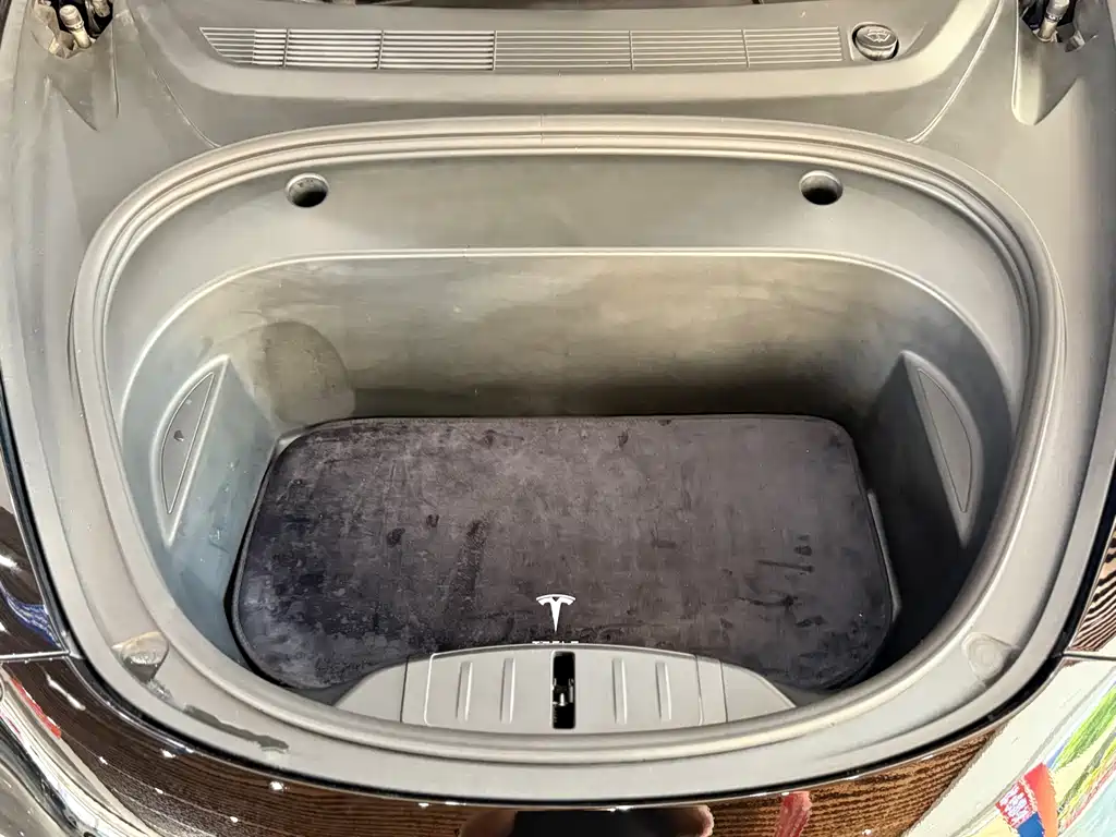 Tesla Model 3 — фото 17