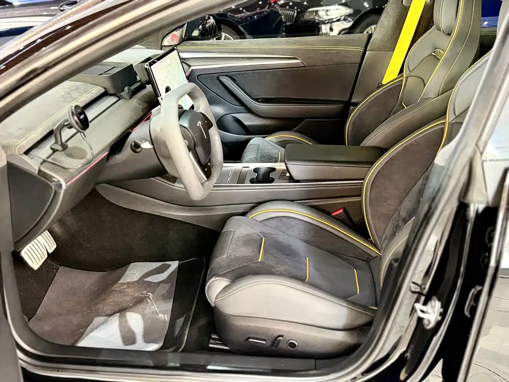 Tesla Model 3 — фото 7