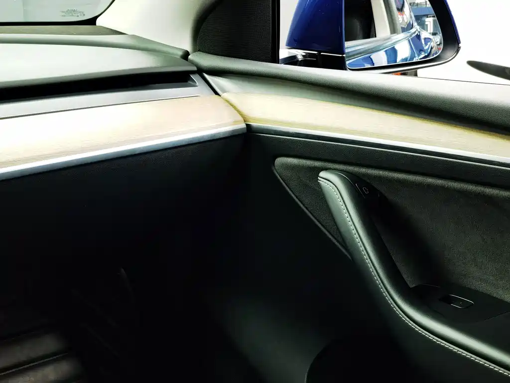 Tesla Model Y — фото 13