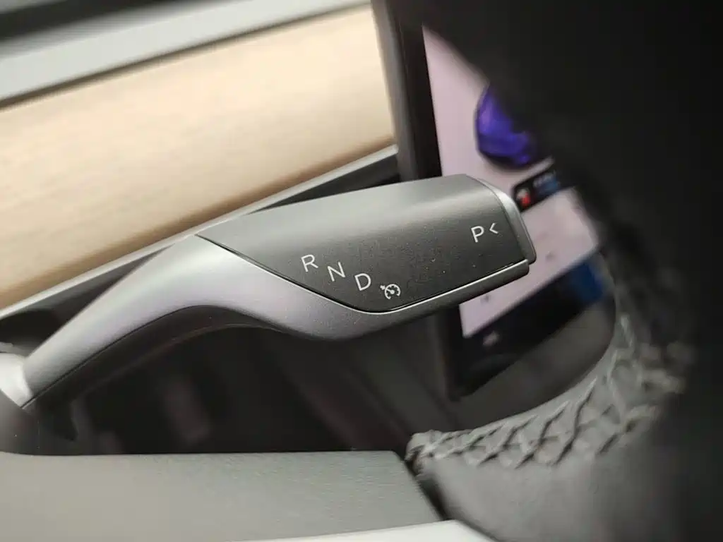 Tesla Model Y — фото 14