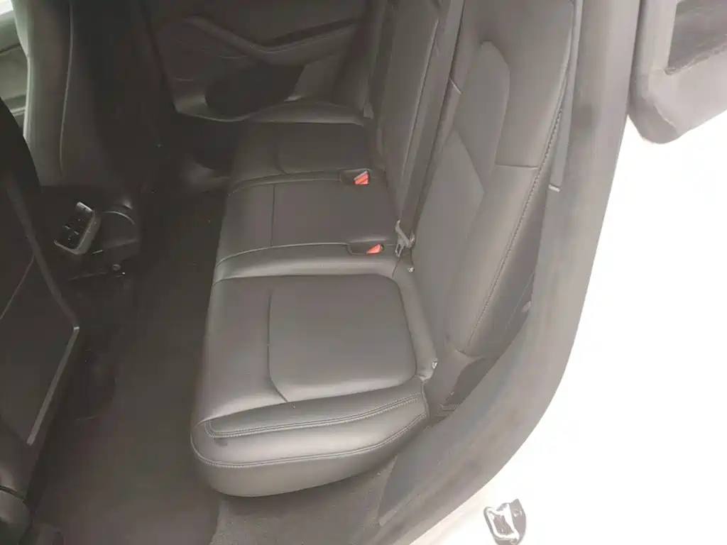 Tesla Model Y — фото 17