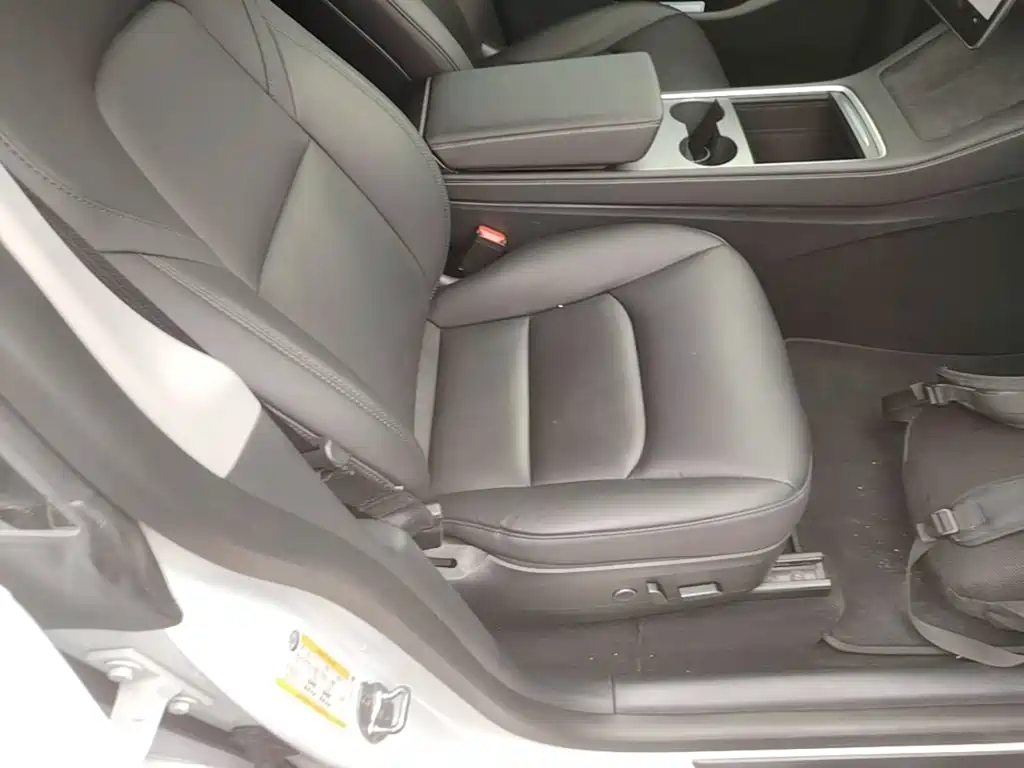 Tesla Model Y — фото 25
