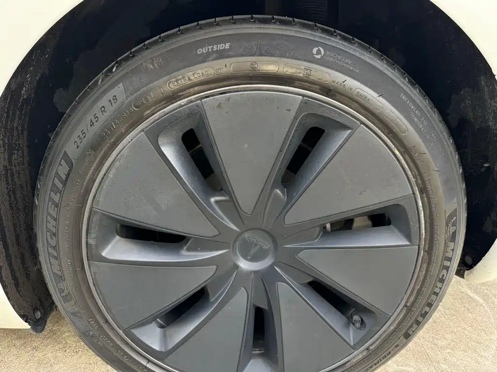 Tesla Model 3 — фото 13