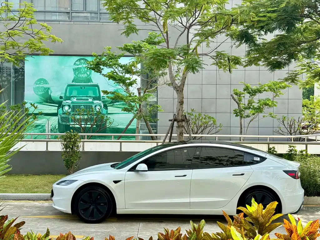 Tesla Model 3 — фото 14